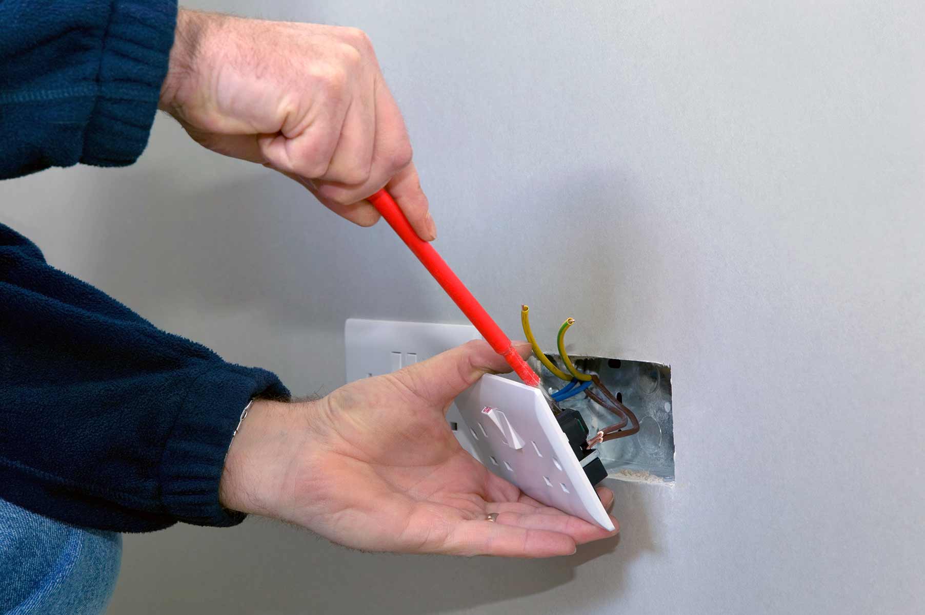 Our electricians can install plug sockets for domestic and commercial proeprties in Maidenhead and the local area. 
